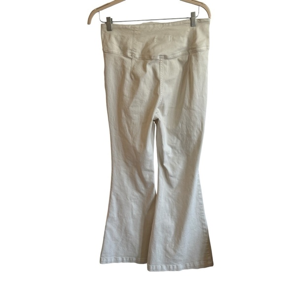 Free People Venice Beach Flare in Worn White, Size 32 - Picture 9 of 12